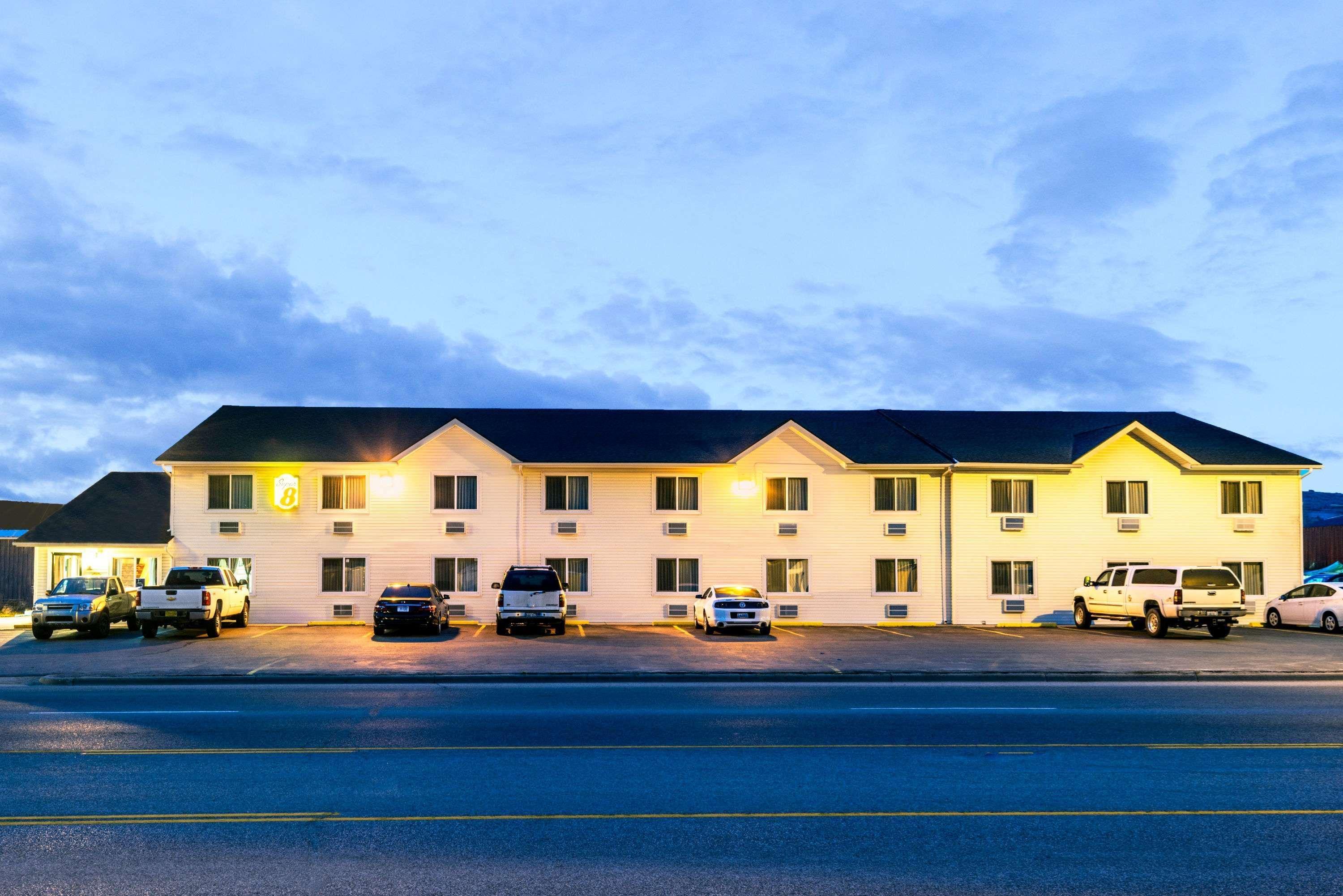 Super 8 Sheridan Exterior photo